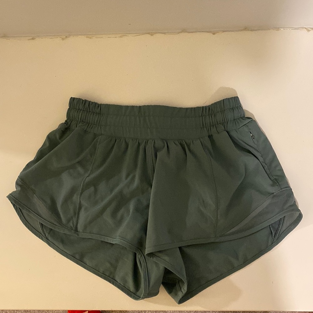 2.5 Limited Edition Lululemon Hotty Hot Short